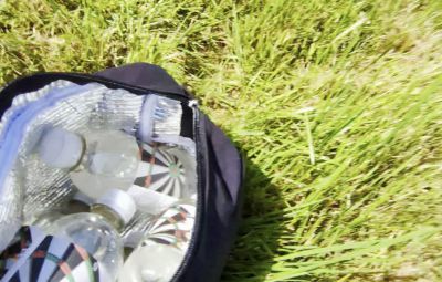 Sommer-Werbeartikel: Kühltasche, Sonnenschirm und Strandtuch